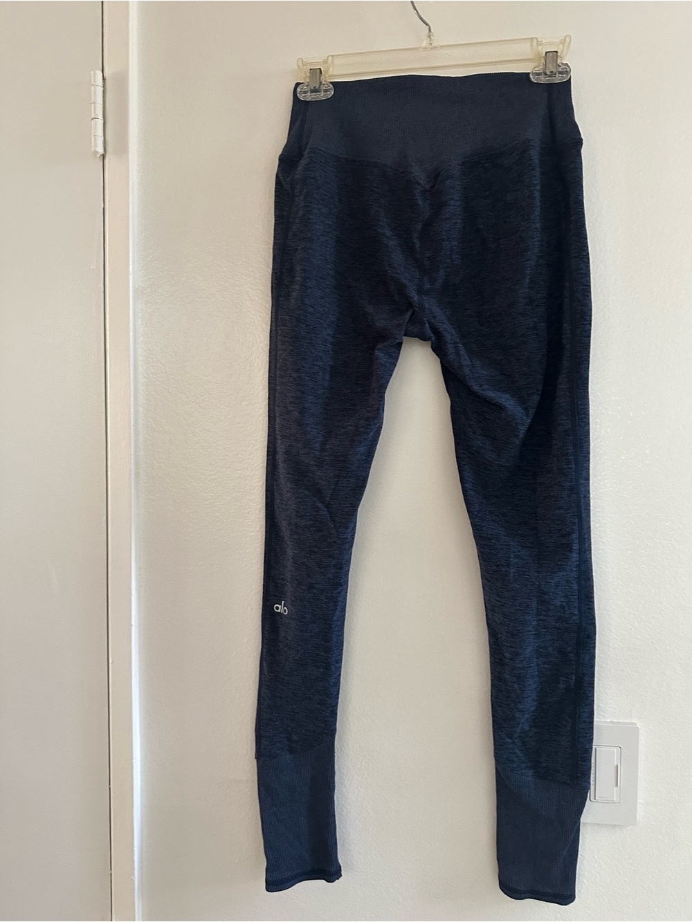 ALO Yoga women Dark Navy Seamless Leggings medium